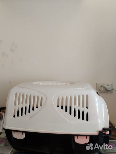 Переноска для кошек и маленьких собак