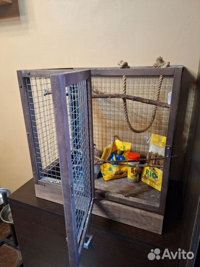 Клетка для птиц из дерева