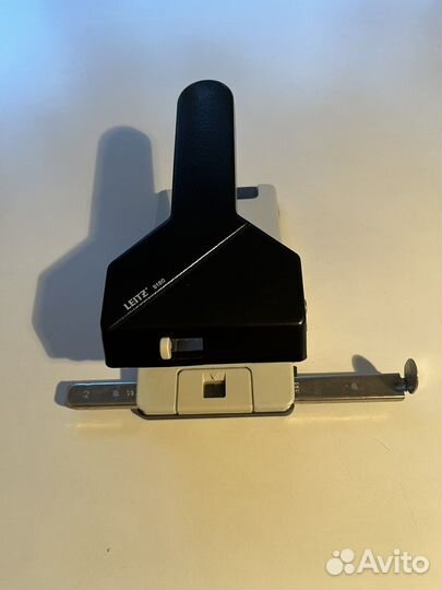 Дырокол на 65 листов