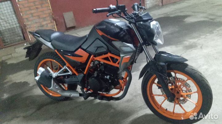 Мотоцикл дорожник