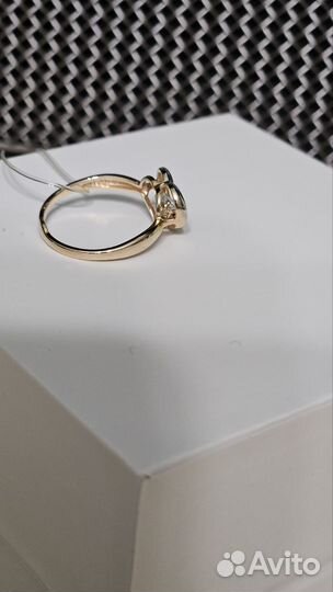 Золотое кольцо 585 с танцующим фианитом