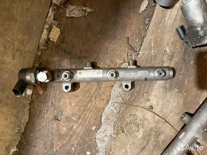 Рампа топливная 3.0 Audi Q7 3.0 TDI. С датчиком