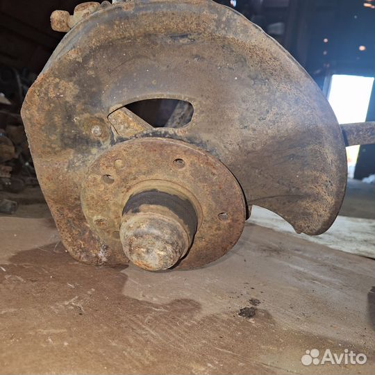 Поворотный кулак mercedes w202 левый правый