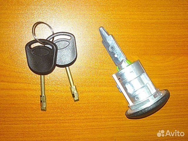 Личинка водительской двери Форд Транзит 2000-2014