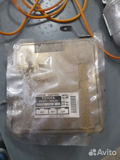 Блок управления двс Toyota 3sfe 89661-32830