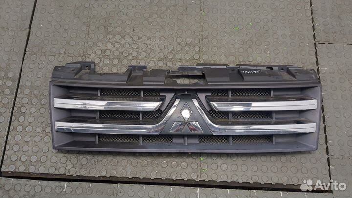 Решетка радиатора Mitsubishi Pajero, 2009