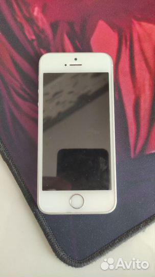 iPhone SE, 32 ГБ