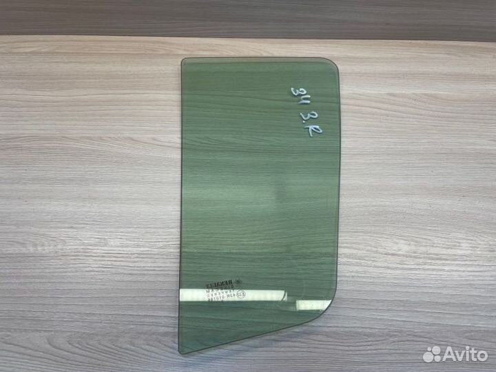 Форточка двери задняя правая Renault Sandero