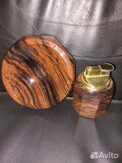 Зажигалка и пепельница