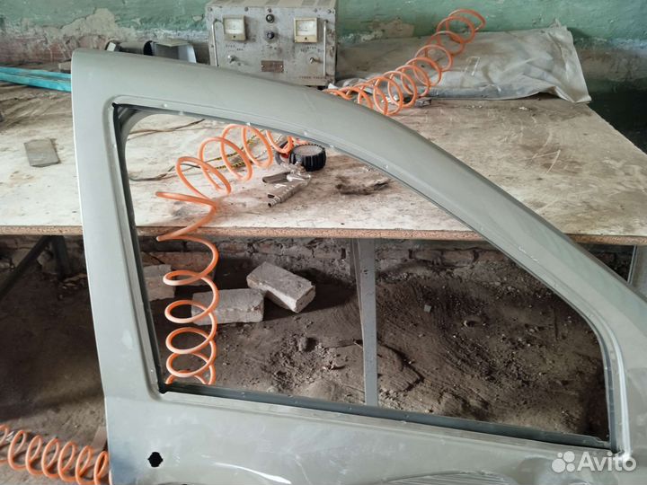 Правая передняя дверь Лада Ларгус