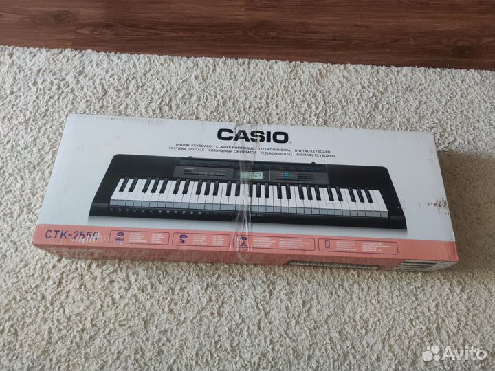 Продаю синтезатор