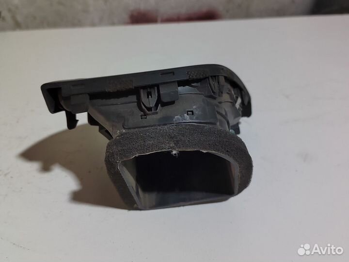 Дефлектор салона правый Hyundai Solaris 1