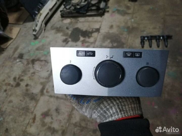 Блок управления климат-контролем Opel Astra H