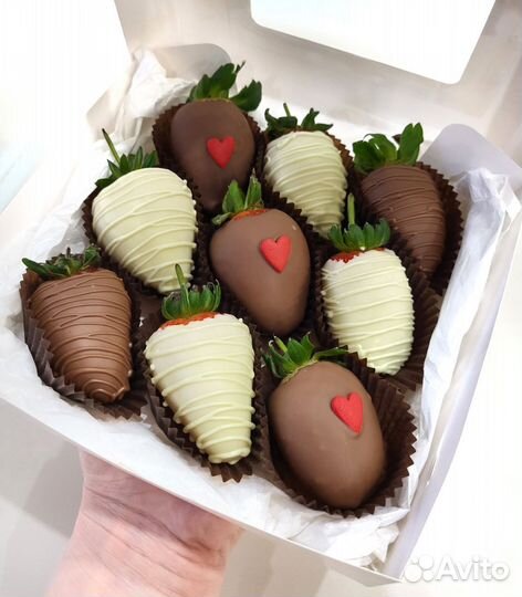 Клубника/финики в шоколаде