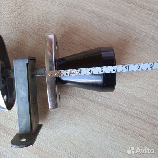 Дверная ручка с защёлкой