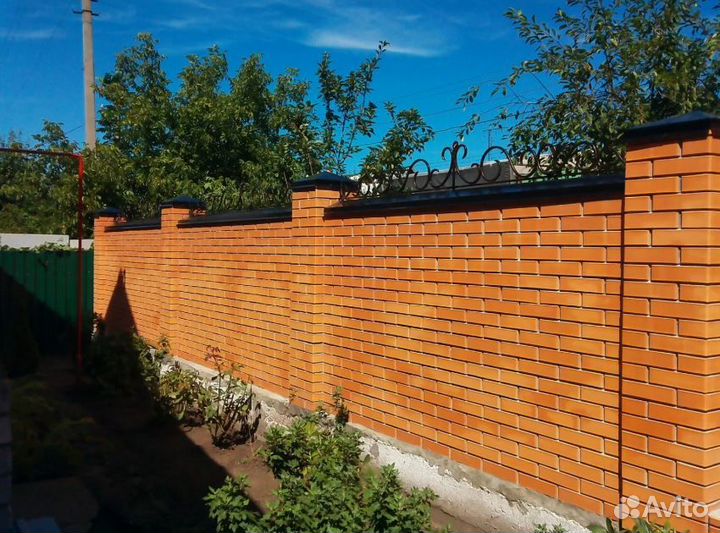 Забор из кирпича