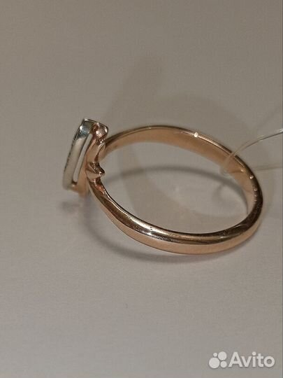 Золотое кольцо с бриллиантом