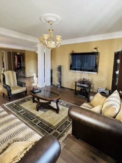 3-к. квартира, 130 м², 3/5 эт.