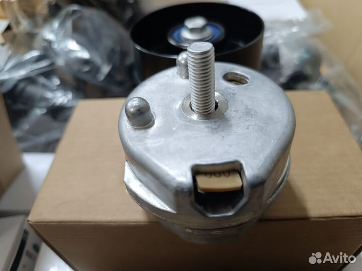 Lr035493/PQG500250 Натяжитель приводного ремня