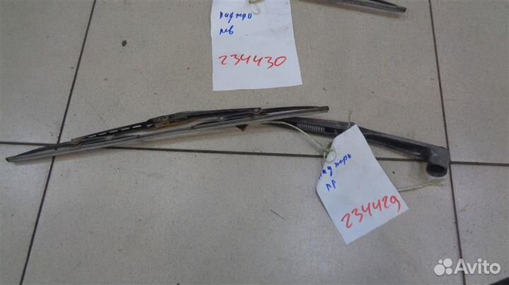 Поводок стеклоочистителя переднего Mitsubishi Paj