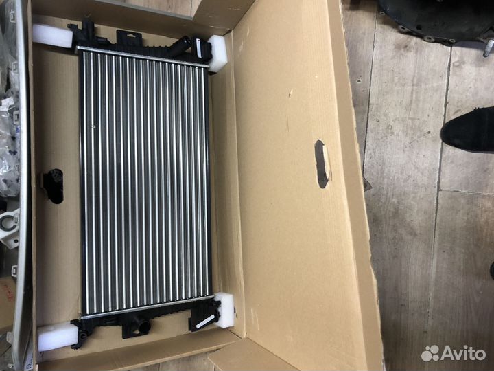 Радиатор охлаждения Ford Focus 3 1.6