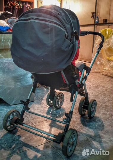 Прогулочная коляска
