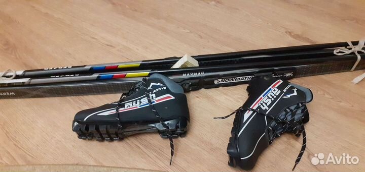 Лыжи беговые с ботинками 41 размер и палки