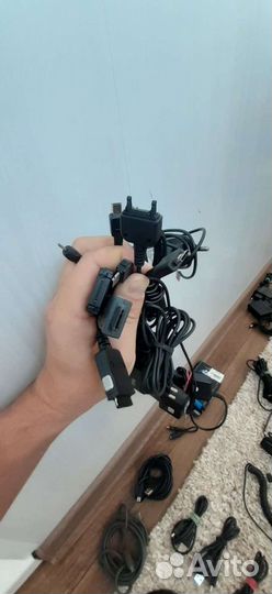 Зарядники к телефонам разные