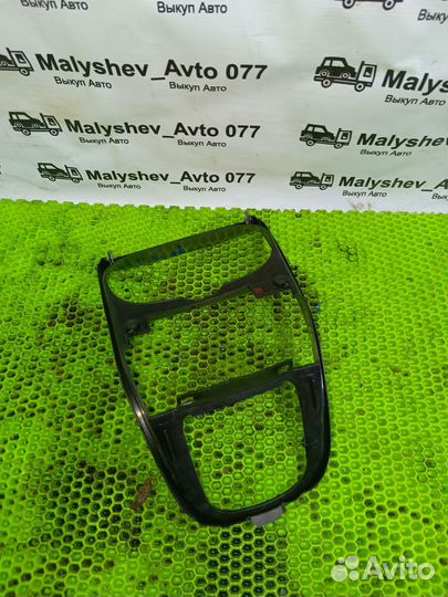 Облицовка кулисы Peugeot 307