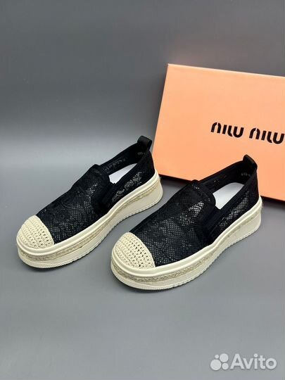 Слипоны Miu Miu женские черные бежевые летние