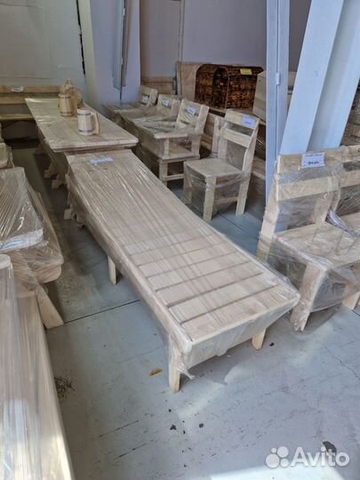 Лежак с подголовником