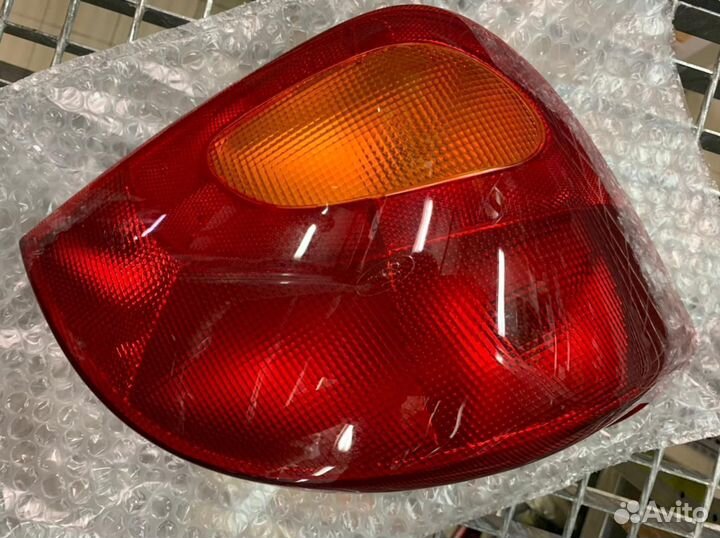 Новый, ориг. Задний фонарь 1044156 Ford Fiesta