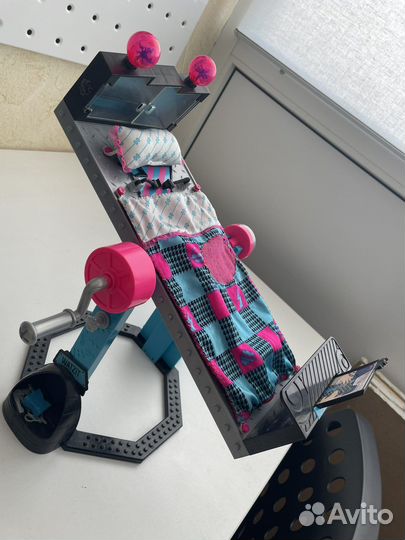 Кровать зеркало френки штейн монстер хай