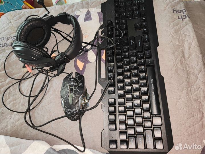 Игровая клавиатура и мышь