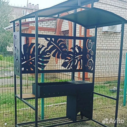 Мангальная зона под крышей