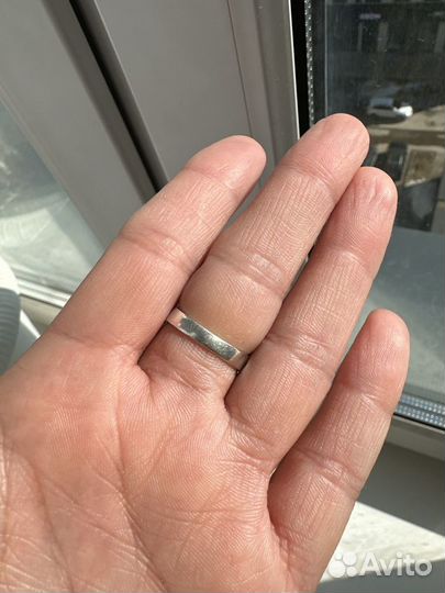 Серебряное кольцо женское с бриллиантом