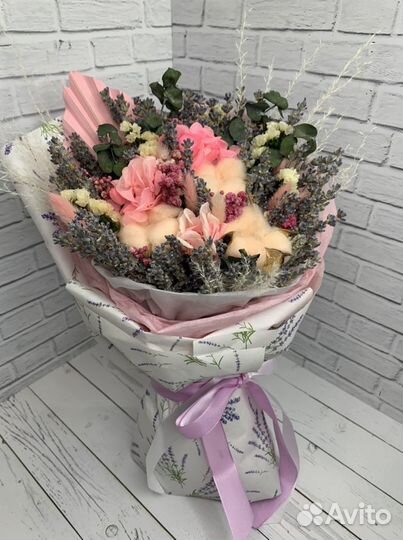 Букет из сухоцветов и стабилизированных растений