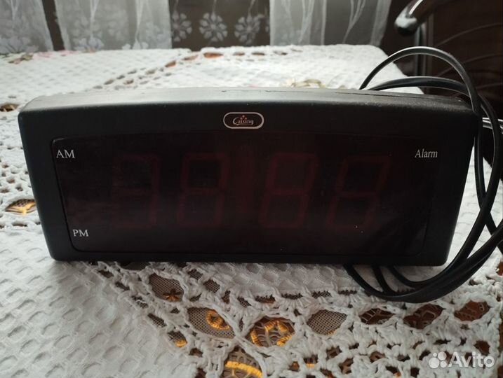 Часы электронные настольные