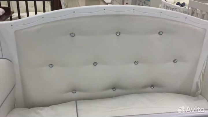 Детская кроватка Гандылян Жанетт колесо, ящик