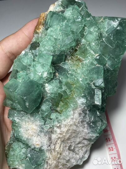 Флюорит кристаллы на породе