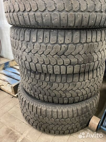Yokohama Ice Guard Stud IG35 215/60 R16