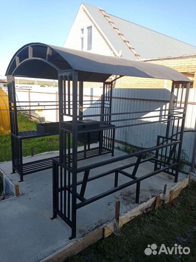 Мангал с крышей