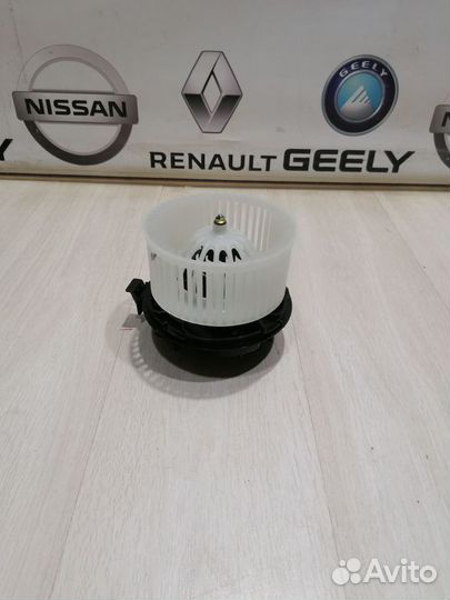 Вентилятор мотор печки отопителя Renault sandero