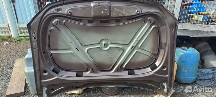 Капот на Вольксваген Амарок