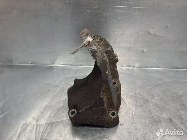 Кронштейн двигателя левый Audi 100 C4 1991-1994