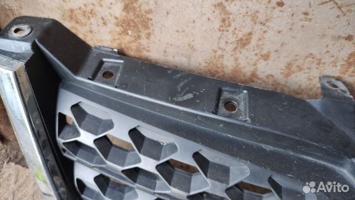 Решетка радиатора субару форестер SJ