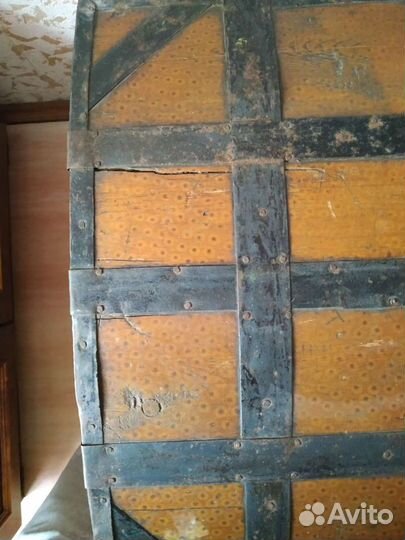 Сундук старинный
