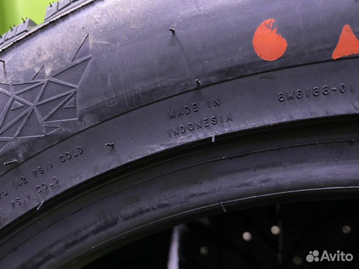 Armstrong Ski-Trac S 215/55 R18 99T