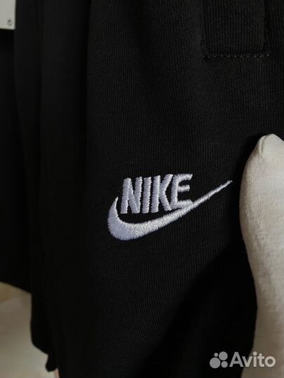 Мужские шорты Nike с вышивкой