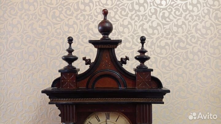 Часы. Красивый деревянный корпус. На ходу